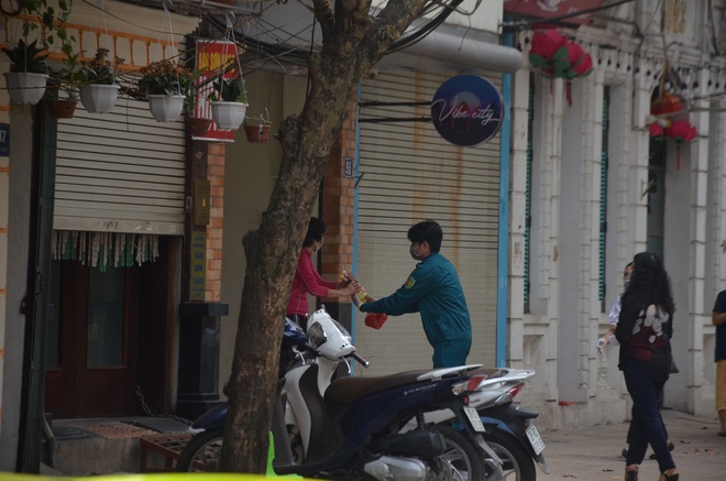 Đi công tác trở về sau khi phố Trúc Bạch cách ly, người đàn ông ngày ngày hướng mắt về gia đình: 14 ngày không được gặp vợ con cũng không sao, đây là việc nên làm vì cộng đồng - Ảnh 3.