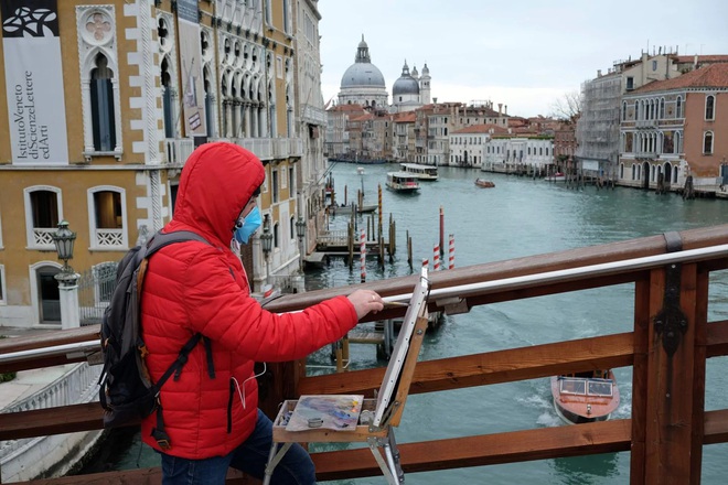 Italy sau lệnh phong tỏa: Cuộc sống chững lại, người dân cảm thấy sốc nhưng du khách vẫn muốn trải nghiệm khung cảnh im ắng lạ thường - Ảnh 1.