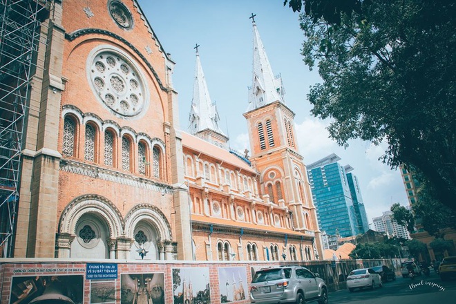Cập nhật nhanh diện mạo mới nhất của Nhà thờ Đức Bà Sài Gòn sau bước đầu trùng tu, những mảng tường bị vẽ bậy giờ đã biến mất - Ảnh 13.