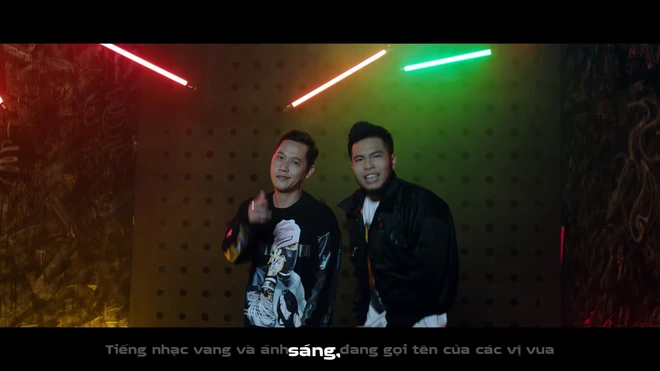 Thắp sáng ngọn lửa nhiệt huyết, rapper Phúc Du lần đầu góp mặt trong MV về LMHT cùng nhiều gương mặt nổi tiếng - Ảnh 2.