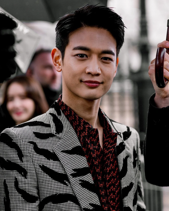 Bóc nhan sắc của dàn sao Hàn trên thực tế: V (BTS) - Suho (EXO) nổi là có lý do, mợ chảnh bỗng lộ diện giữa dàn idol - Ảnh 27.