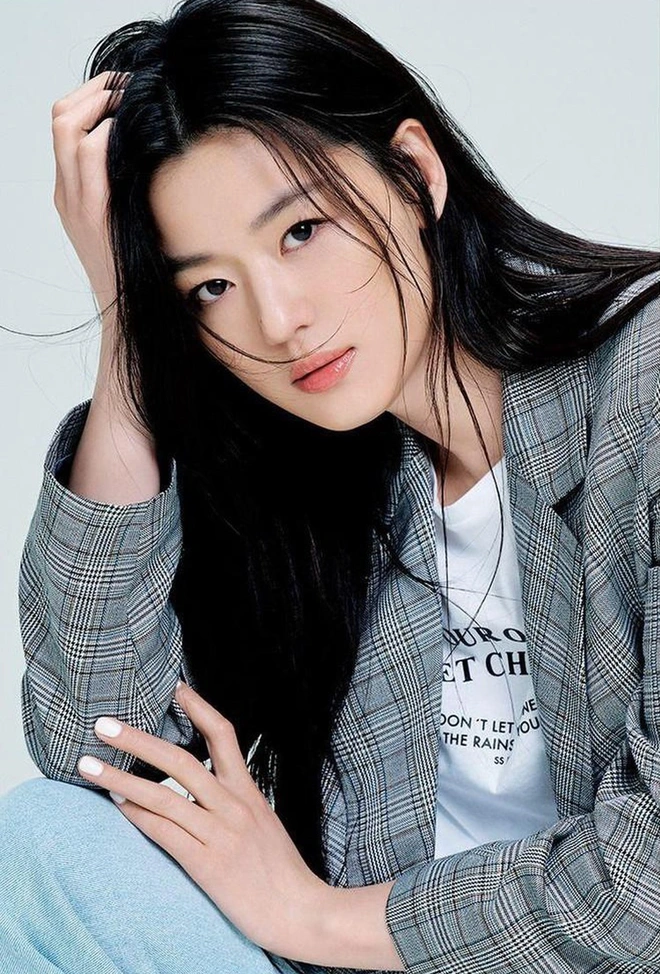 Bóc nhan sắc của dàn sao Hàn trên thực tế: V (BTS) - Suho (EXO) nổi là có lý do, mợ chảnh bỗng lộ diện giữa dàn idol - Ảnh 15.