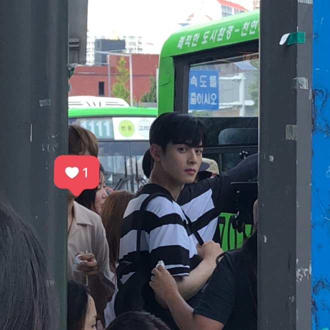 Bóc nhan sắc của dàn sao Hàn trên thực tế: V (BTS) - Suho (EXO) nổi là có lý do, mợ chảnh bỗng lộ diện giữa dàn idol - Ảnh 34.