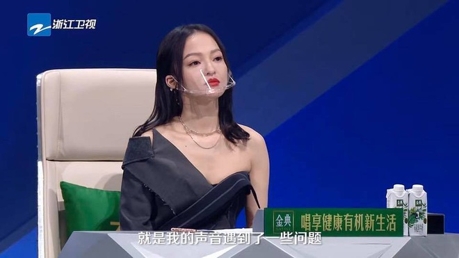 Hình ảnh gây sốt Weibo: Dàn HLV và thí sinh show thực tế đeo khẩu trang dã chiến giữa đại dịch COVID-19 - Ảnh 3.