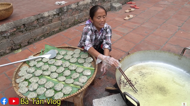 Bà Tân xuất chiêu làm mâm chả cá rô phi siêu to khổng lồ, ăn quá hợp giữa thời tiết miền Bắc lúc này - Ảnh 4.
