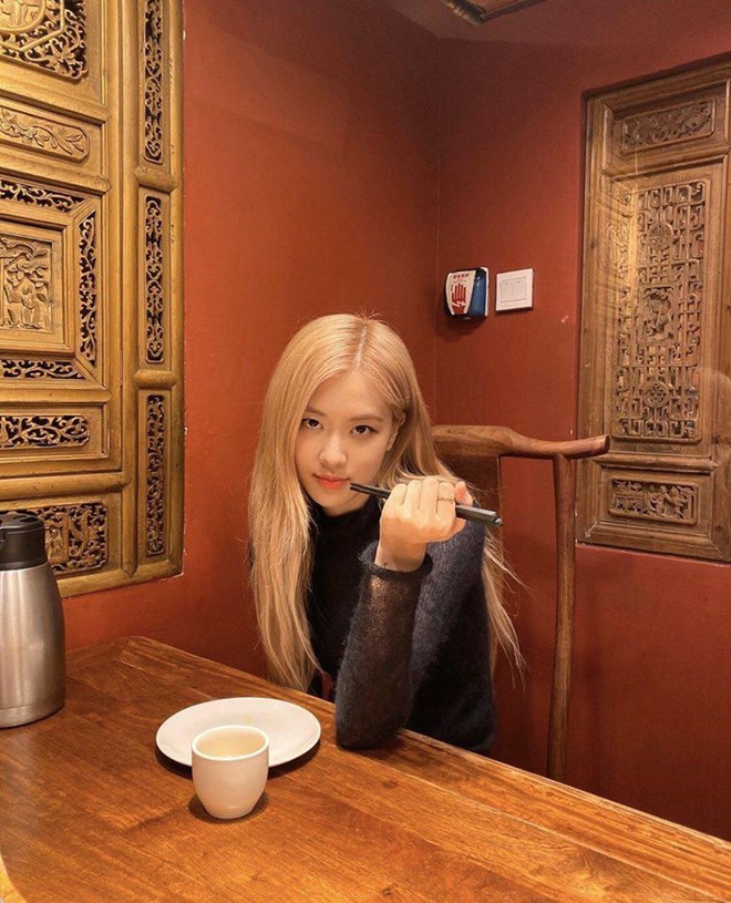 Fan Việt truyền tay nhau bộ ảnh “đi ăn tối nay cùng Rosé (BLACKPINK)” khắp Facebook: Cô bạn gái mà ai cũng muốn ở bên là đây! - Ảnh 6.