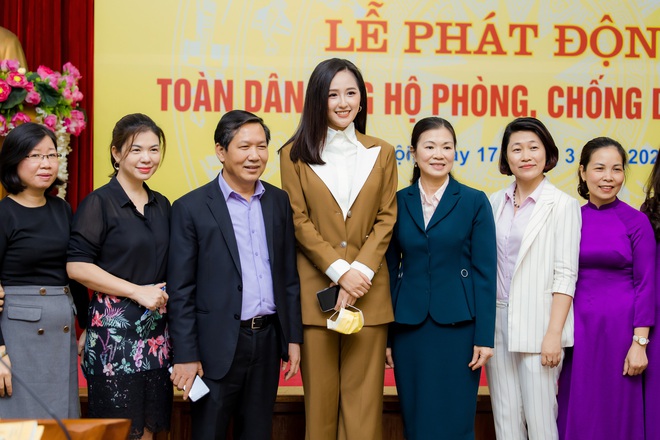 Hoa hậu Mai Phương Thuý gặp Thủ tướng Chính phủ, đại diện ủng hộ 20 tỷ đồng phòng chống đại dịch Covid-19 - Ảnh 8.