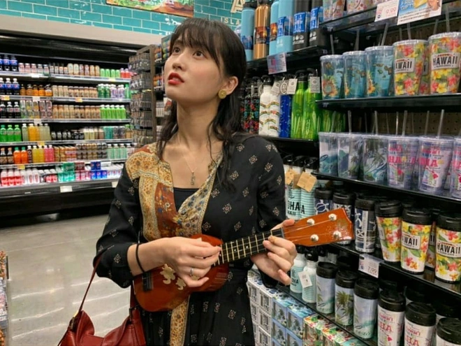 Vì áo oversized che dáng nên khối người tưởng Momo “lép” nhưng kéo đến ảnh diện bikini thì phải GATO luôn á - Ảnh 4.