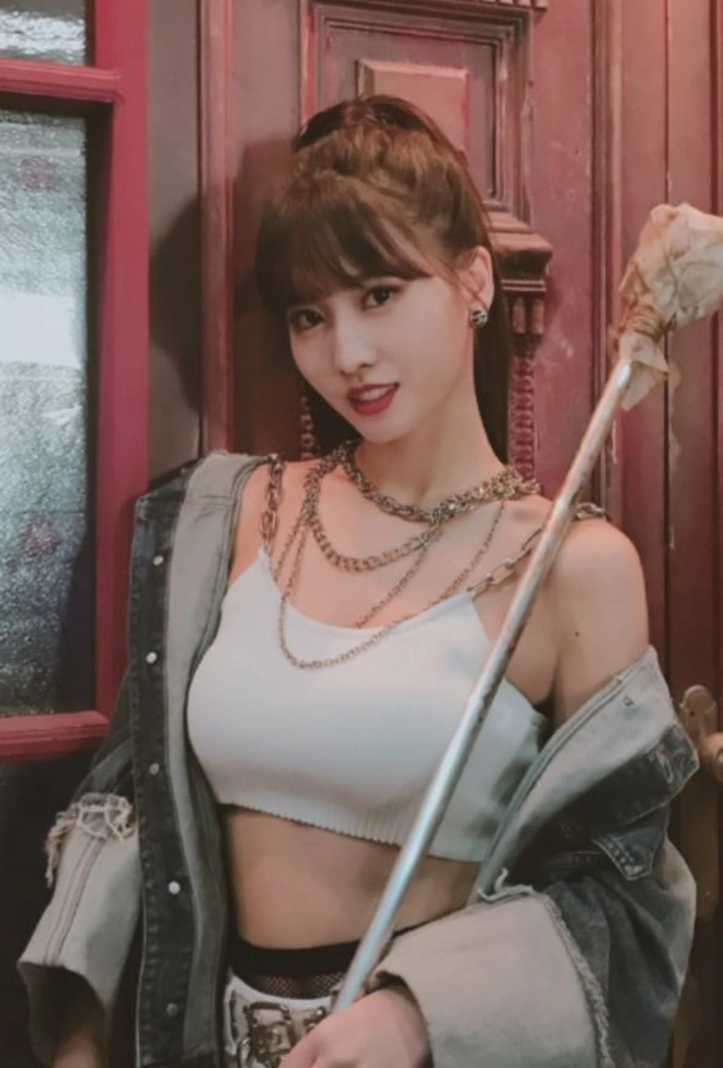 Vì áo oversized che dáng nên khối người tưởng Momo “lép” nhưng kéo đến ảnh diện bikini thì phải GATO luôn á - Ảnh 7.