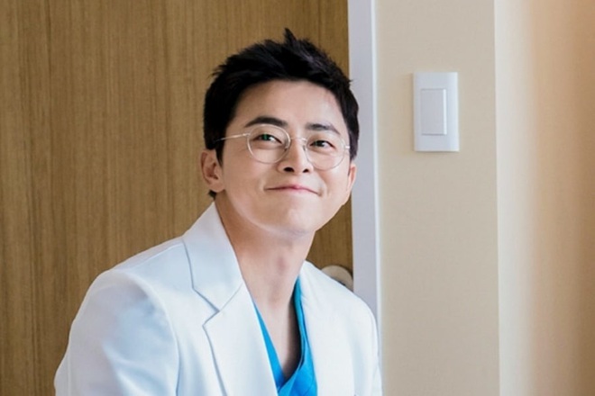 Hospital Playlist mới tập 2 đã có mùi Reply 1988: Bóng hồng duy nhất của team sẽ được 2 cậu bạn theo đuổi? - Ảnh 3.