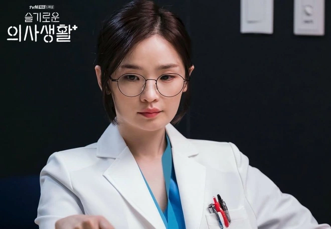 Hospital Playlist mới tập 2 đã có mùi Reply 1988: Bóng hồng duy nhất của team sẽ được 2 cậu bạn theo đuổi? - Ảnh 6.