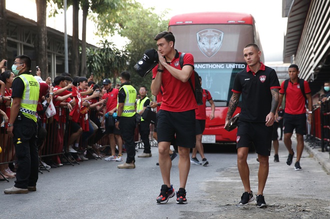 Người hâm mộ Muangthong United công khai kêu gọi đưa Văn Lâm lên băng ghế dự bị sau khi đội nhà sạch lưới 2 trận - Ảnh 1.