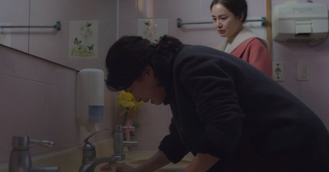 Câu chuyện đầu bạc tiễn đầu xanh rơi nước mắt trong phim của Kim Tae Hee: Không từ ngữ diễn tả được nỗi lòng mẹ mất con! - Ảnh 6.