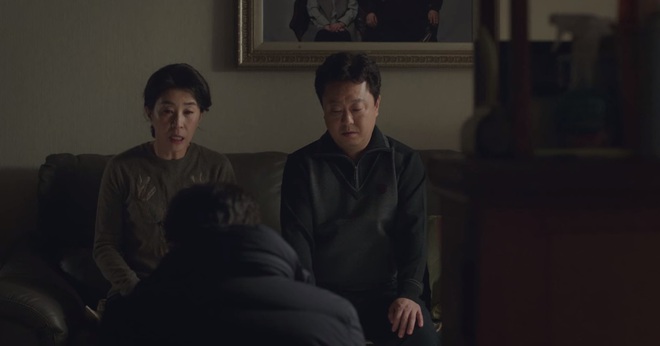 Câu chuyện đầu bạc tiễn đầu xanh rơi nước mắt trong phim của Kim Tae Hee: Không từ ngữ diễn tả được nỗi lòng mẹ mất con! - Ảnh 1.