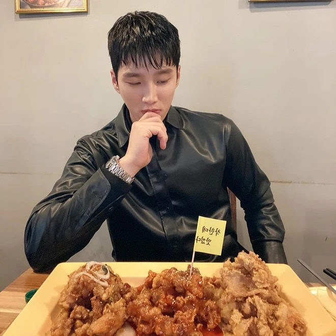 Ahn Bo Hyun (Tầng lớp Itaewon) biểu cảm cực dễ thương khi nói rằng không thích ăn thịt gà - Ảnh 2.