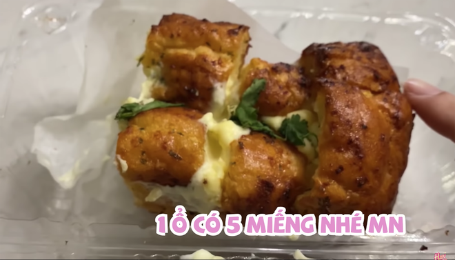 Mua món bánh mì đang cực hot về review nhưng vì quá thèm nên Hari Won đã ăn luôn trên đường đi - Ảnh 3.