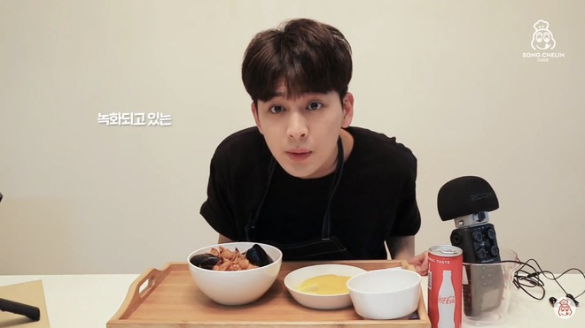 Những YouTuber mukbang – ASMR điển trai nhất khiến hội chị em điêu đứng vì còn “ngon” hơn đồ ăn trước mặt, tiếc gì 1 subscribe bạn ơi! - Ảnh 7.