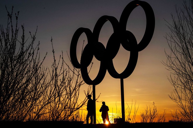Olympic Tokyo bị hoãn: Thành trì cuối cùng của thể thao thế giới sụp đổ trước Covid-19 và lần hiếm hoi người Nhật bị chỉ trích - Ảnh 4.