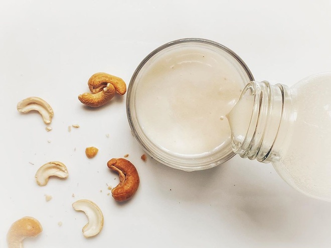 Ở nhà tránh dịch, bạn có thể học làm 2 loại sữa hạt giúp đẹp dáng đẹp da của Tăng Thanh Hà và Lương Thùy Linh - Ảnh 5.