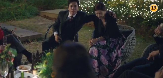 Phim 19  Thế Giới Hôn Nhân: Màn tái xuất nóng bỏng của Kim Hee Ae, drama tiểu tam khiến chị em vừa xem đã muốn ở giá! - Ảnh 6.