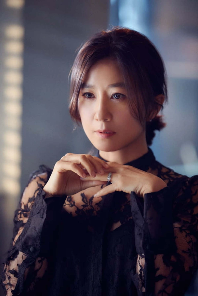 Phim 19  Thế Giới Hôn Nhân: Màn tái xuất nóng bỏng của Kim Hee Ae, drama tiểu tam khiến chị em vừa xem đã muốn ở giá! - Ảnh 12.