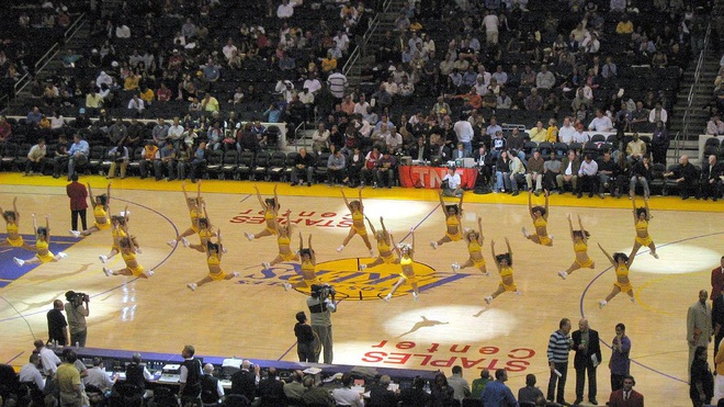 Dịch Covid-19 bùng phát ở Mỹ, giải bóng rổ NBA đưa ra những khuyến cáo đầu tiên tới giới cầu thủ - Ảnh 3.