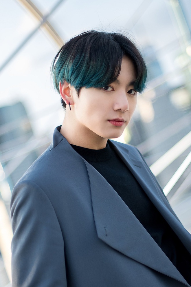 Chỉ 1 hành động nhỏ ở sân khấu kết thúc Music Bank, tính cách thật của em út vàng Jungkook (BTS) đã được hé lộ - Ảnh 5.