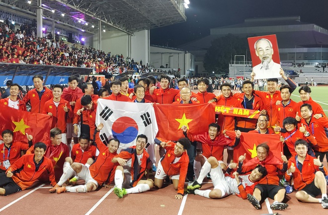 U22 Việt Nam ăn mừng cực cảm xúc khi vô địch SEA Games 30 - Ảnh 20.