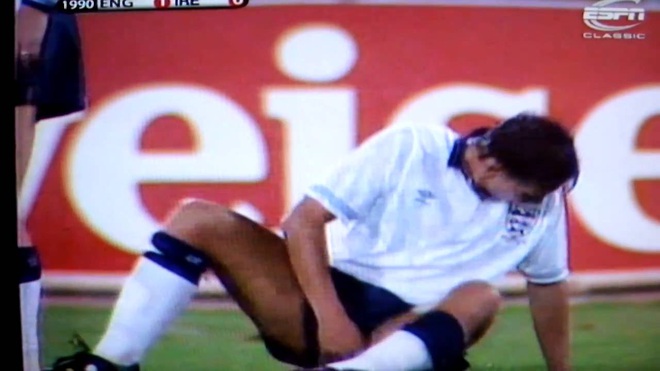 Chuyện chưa kể về khoảnh khắc nhục nhã của huyền thoại bóng đá Anh, khi phải cúi mặt xấu hổ vì “vãi ra quần” ở World Cup - Ảnh 2.