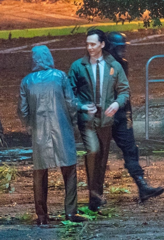 Hậu trường Loki lộ ảnh “em gái” tóc vàng hoe, phiên bản “chuyển giới” của Tom Hiddleston hay một thánh lừa siêu đẳng? - Ảnh 1.