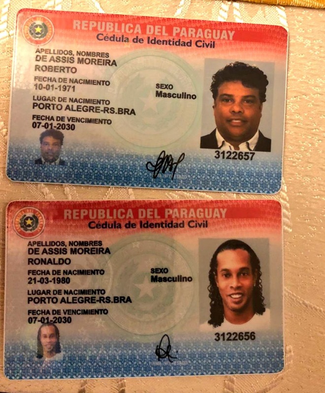 Huyền thoại Ronaldinho bị cảnh sát bắt tạm giam, nghi sử dụng hộ chiếu giả - Ảnh 1.