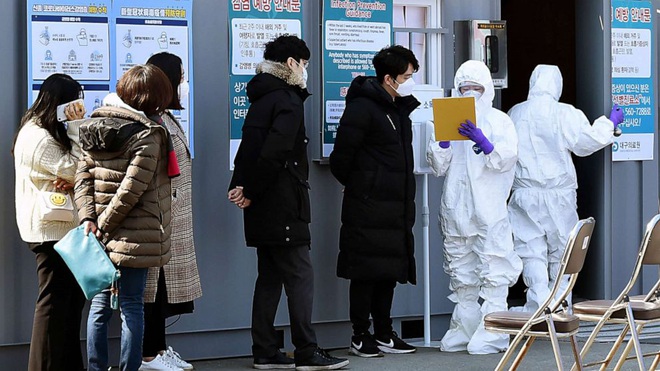 Số ca nhiễm Covid-19 mới tại Hàn Quốc giảm 2 ngày liên tiếp, tổng cộng 7382 trường hợp mắc bệnh, 51 người tử vong - Ảnh 1.