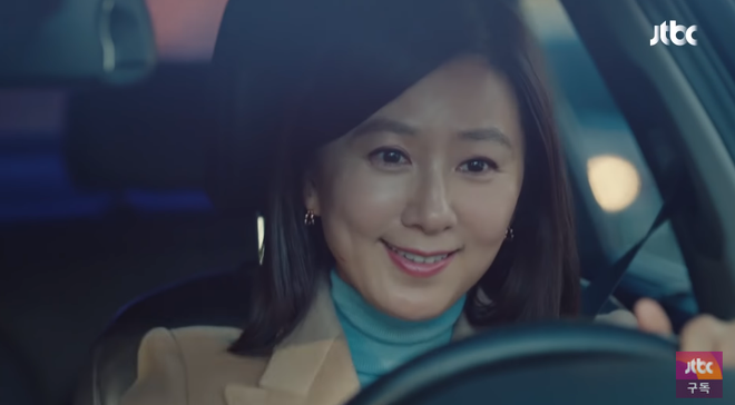 Chị đại Kim Hee Ae lái xe rước chồng đến thẳng nhà bồ nhí trong Thế Giới Hôn Nhân tập 5, trần đời ai ngầu như chế! - Ảnh 1.