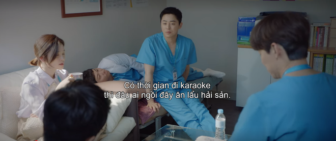Bão tấu hài từ biệt đội giáo sư Hospital Playlist: Bất lực nhìn hội U40 tranh nhau miếng thịt, đi hát karaoke thôi cũng quạu á! - Ảnh 2.