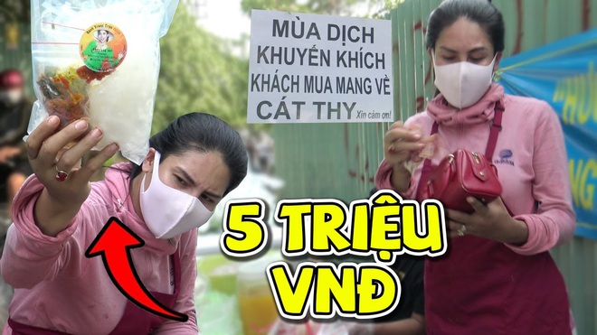 “Diva bánh tráng trộn” Cát Thy đang gây bão YouTube: Tạm dừng hát lô tô để buôn bán kiếm sống, lối nói chuyện “mặn chát” hút fan ầm ầm - Ảnh 15.