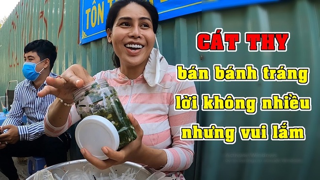 “Diva bánh tráng trộn” Cát Thy đang gây bão YouTube: Tạm dừng hát lô tô để buôn bán kiếm sống, lối nói chuyện “mặn chát” hút fan ầm ầm - Ảnh 10.