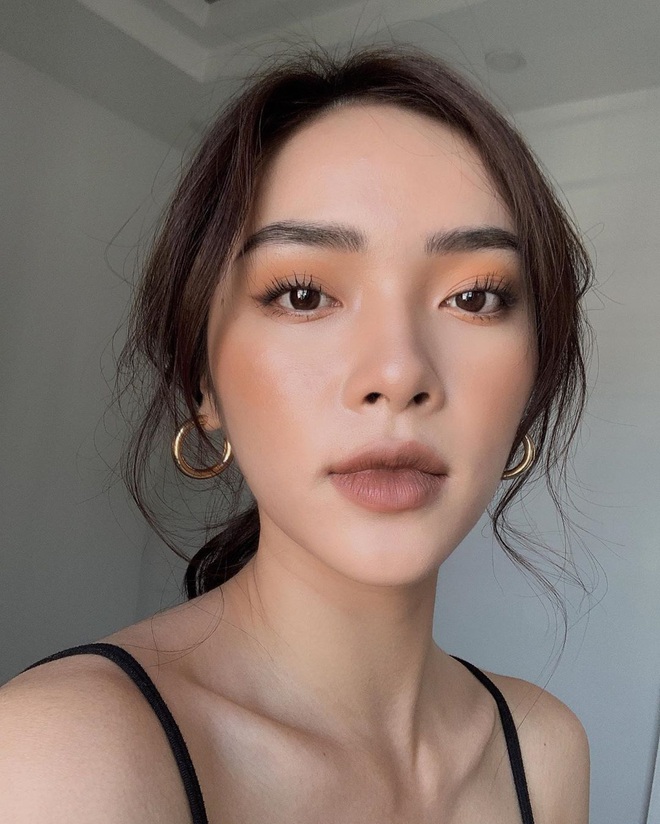Thất thu vì dịch, mẫu lookbook tranh thủ tìm cách tăng tương tác, lấn sân vlog: Tầm này rồi, không bổ ngang thì cũng bổ dọc thôi! - Ảnh 8.