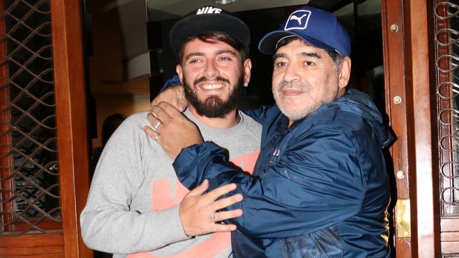 30 năm khổ sở để được thừa nhận của con trai Maradona, từ “tên khốn rình cướp tài sản” đến “con yêu của bố” - Ảnh 4.