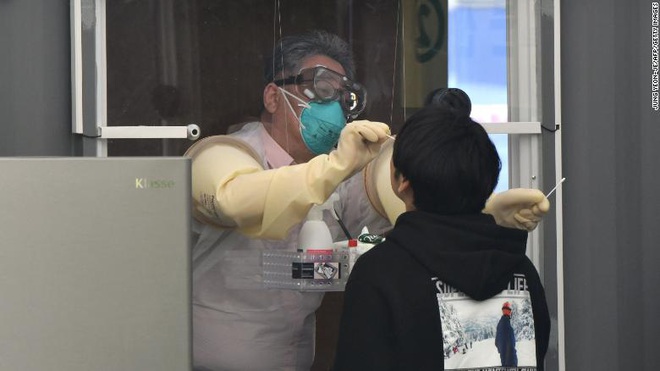 Lý giải việc 163 bệnh nhân Hàn Quốc vừa phục hồi lại dương tính với virus corona: Liệu chúng ta có thể bị tái nhiễm Covid-19? - Ảnh 3.