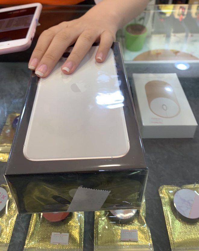 Gái xinh được trai Tinder tặng iPhone 11 Pro Max sau nửa tháng match nhau: Bạn ấy chưa hề có ý gì với mình, chắc thời tới cản không kịp - Ảnh 2.