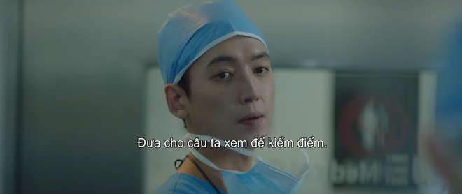 Điên đảo vì “nam thần Jung Won” làm nũng bạn thân, bồi thêm cơn sôi máu vì ca bệnh bạo hành ở Hospital Playlist tập 4 - Ảnh 4.