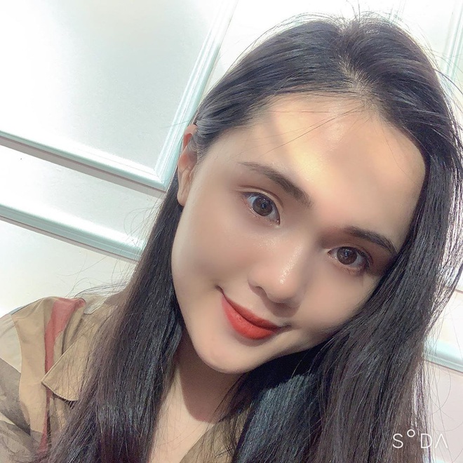 Da đẹp thế mà vẫn dễ lên mụn, vợ Duy Mạnh đổ hết tiền vào bộ skincare “xịn bá cháy” này đây - Ảnh 1.