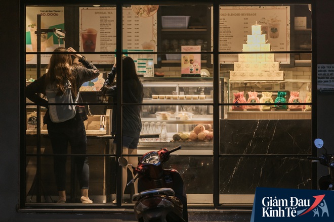 Một loạt quán xá Sài Gòn đã mở cửa trở lại sau chuỗi ngày dài cách ly: Nơi thì tấp nập khách, chỗ vẫn vắng hoe như cũ - Ảnh 20.