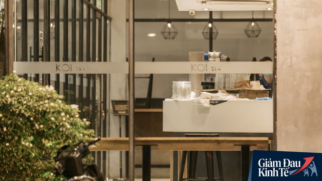 Một loạt quán xá Sài Gòn đã mở cửa trở lại sau chuỗi ngày dài cách ly: Nơi thì tấp nập khách, chỗ vẫn vắng hoe như cũ - Ảnh 25.