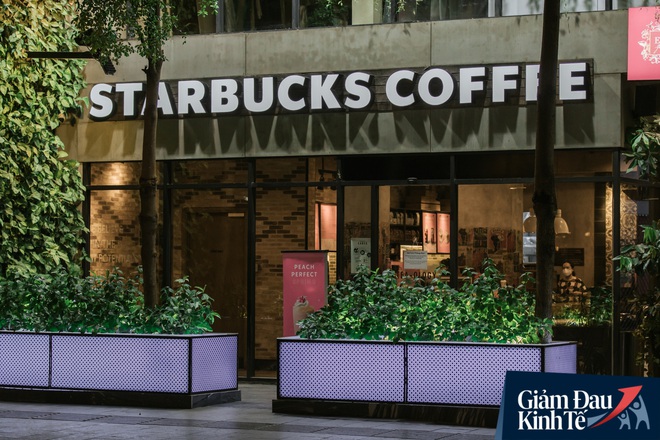 Một loạt quán xá Sài Gòn đã mở cửa trở lại sau chuỗi ngày dài cách ly: Nơi thì tấp nập khách, chỗ vẫn vắng hoe như cũ - Ảnh 28.