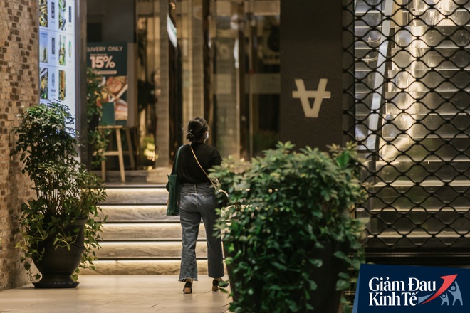 Một loạt quán xá Sài Gòn đã mở cửa trở lại sau chuỗi ngày dài cách ly: Nơi thì tấp nập khách, chỗ vẫn vắng hoe như cũ - Ảnh 30.