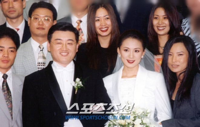 Bà cả Thế giới hôn nhân Kim Hee Ae: Ảnh hậu lấy Bill Gates xứ Hàn, con học trường quốc tế, U55 vẫn gây sốc vì cảnh 18  - Ảnh 20.