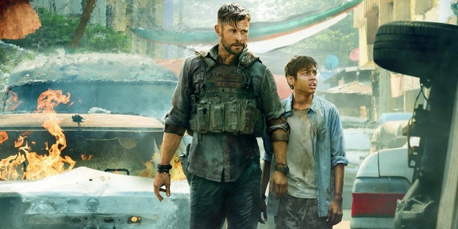 Extraction: Thor Chris Hemsworth đấm bay kẻ xấu cực đã mắt nhưng mất điểm vì kịch bản nghèo nàn - Ảnh 2.