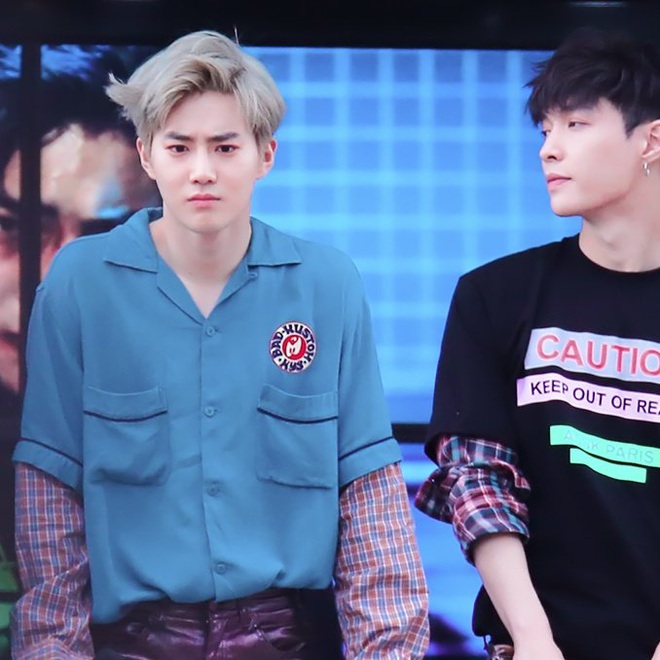 Lay gây bất ngờ khi bình luận dưới livestream của Suho như fan ruột, thủ lĩnh EXO chỉ nói 1 câu đã đủ làm rõ tin đồn nhóm tan rã - Ảnh 5.