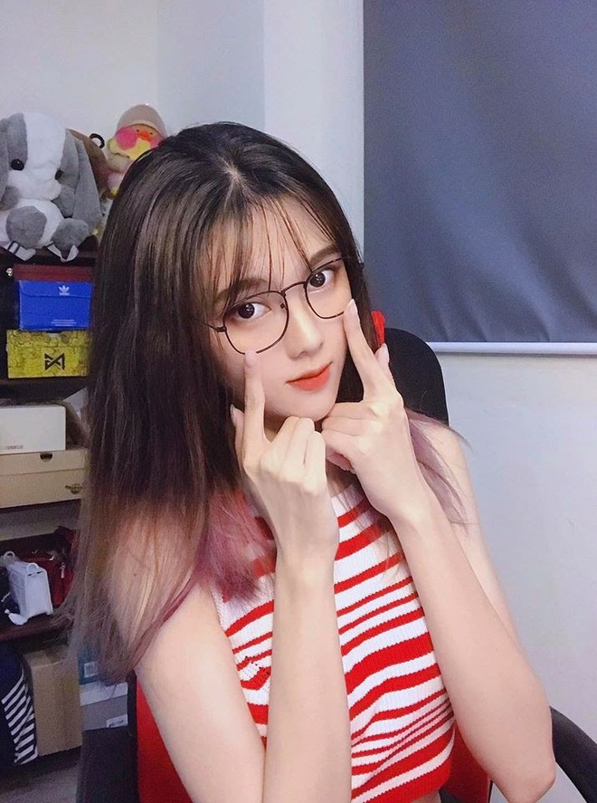 Hàng loạt nữ streamer thử sức với chiến trường rực lửa Call of Duty: Mobile VN, chơi game thôi có cần xinh vậy không? - Ảnh 4.